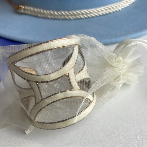 🤍💖✨ Enamel Cream and Gold Cuff Bracelet - Picture 9 of 17